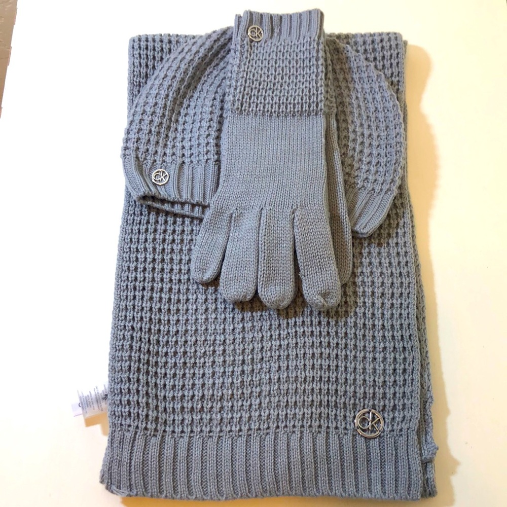 NWOT Calvin KleinGray Knitted Scarf 3 Pcs Set